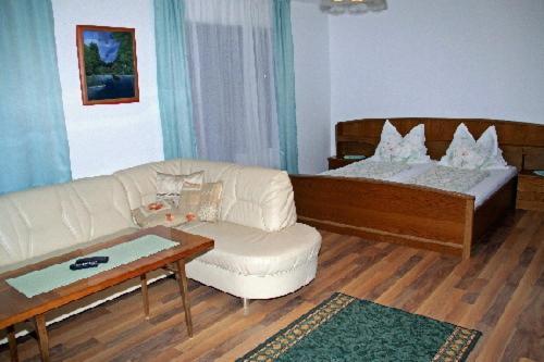 Gastehaus-Pension Caroline Берванг Стая снимка